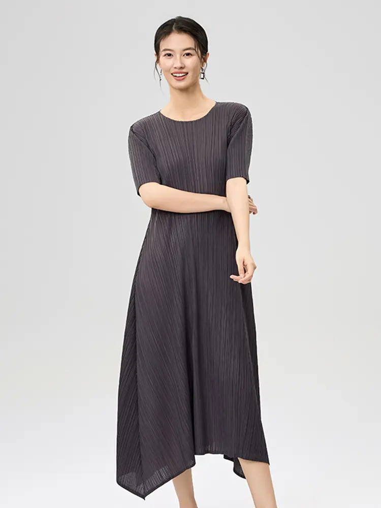 LANMREM 2025 New Round Neck Short Sleeved Irregular Hem Pleated Dress Chic Loose Elastic Slimming Grey Women's Dresses 2DB3420