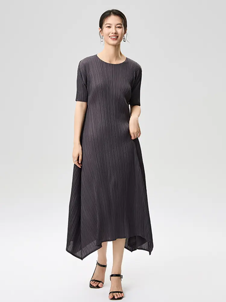 LANMREM 2025 New Round Neck Short Sleeved Irregular Hem Pleated Dress Chic Loose Elastic Slimming Grey Women's Dresses 2DB3420