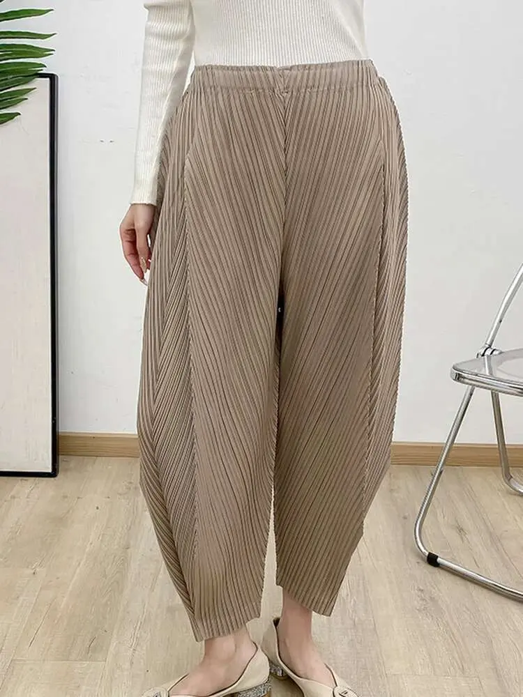 LANMREM Fashion Elegant Pleated Harem Pants Solid Color Loose Casual Women's Trousers 2025 Spring Summer New Clothing 2DE199