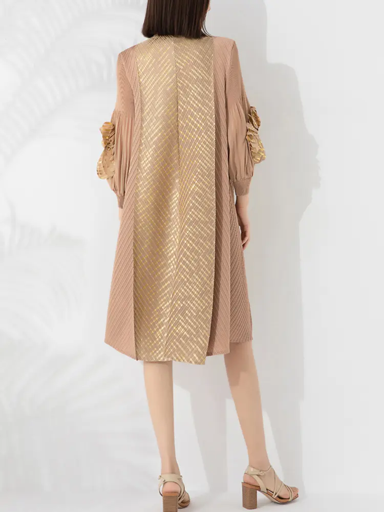 LANMREM 2025 Spring New Pleated Dress Women's V Neck Floral Sleeves Bronzing Design Mid Length Dresses Female Clothing 2VV1758