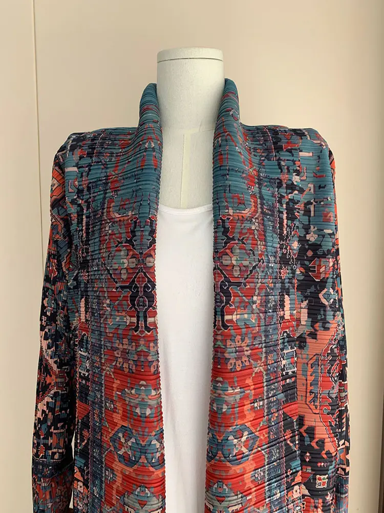 LANMREM Maxi Robe Printed Long Sleeves Loose Big Size Pleated Windbreaker Coats Female Trendy Clothing 2025 Spring New 2DA7821