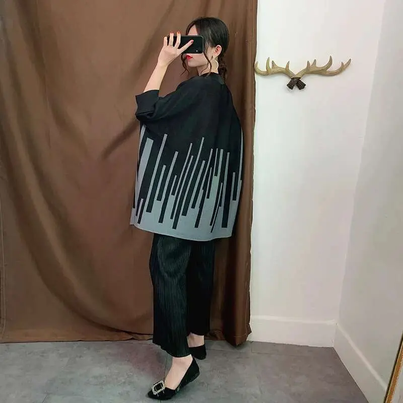 LANMREM O-neck Black Color Block Striped Loose Top Female Fashion Long Sleeve Pleated T-shirt 2025 New Women Spring 2J515