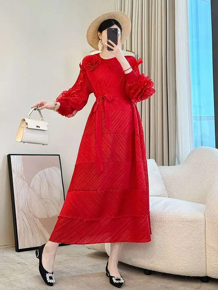 LANMREM High Quality Bandage Dresses Three Dimensional Flower Splicing Design Women's Pleated Dress 2025 New Chic Cloth 2DB2992