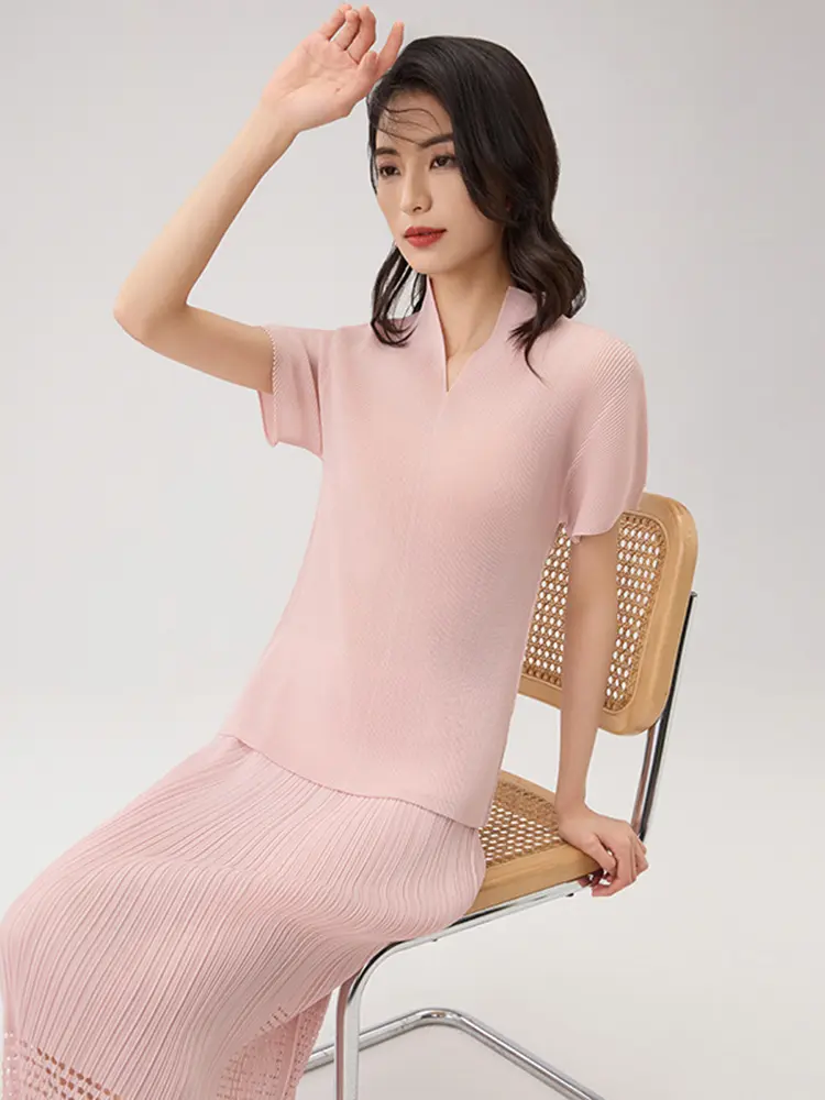 LANMREM Pleated Short Sleeved T-shirt For Women 2025 Summer New Fashionable V-neck Versatile Slim Fit Temperament Top 2DB2821
