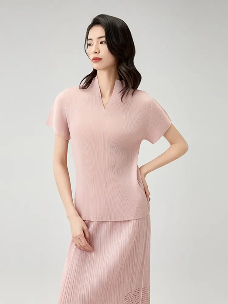 LANMREM Pleated Short Sleeved T-shirt For Women 2025 Summer New Fashionable V-neck Versatile Slim Fit Temperament Top 2DB2821
