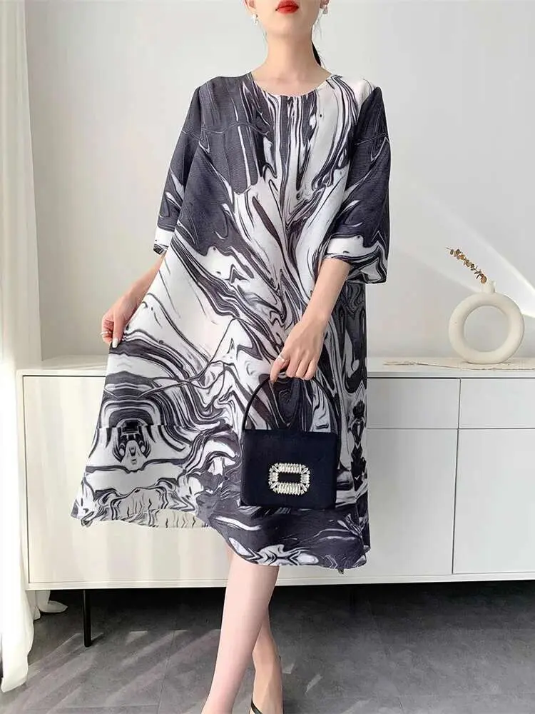 LANMREM Summer Printting Pleated Dress For Women 2025 New Loose Causal Round Collar Half Sleeve Knee Length Dresses Chic 2DB2878