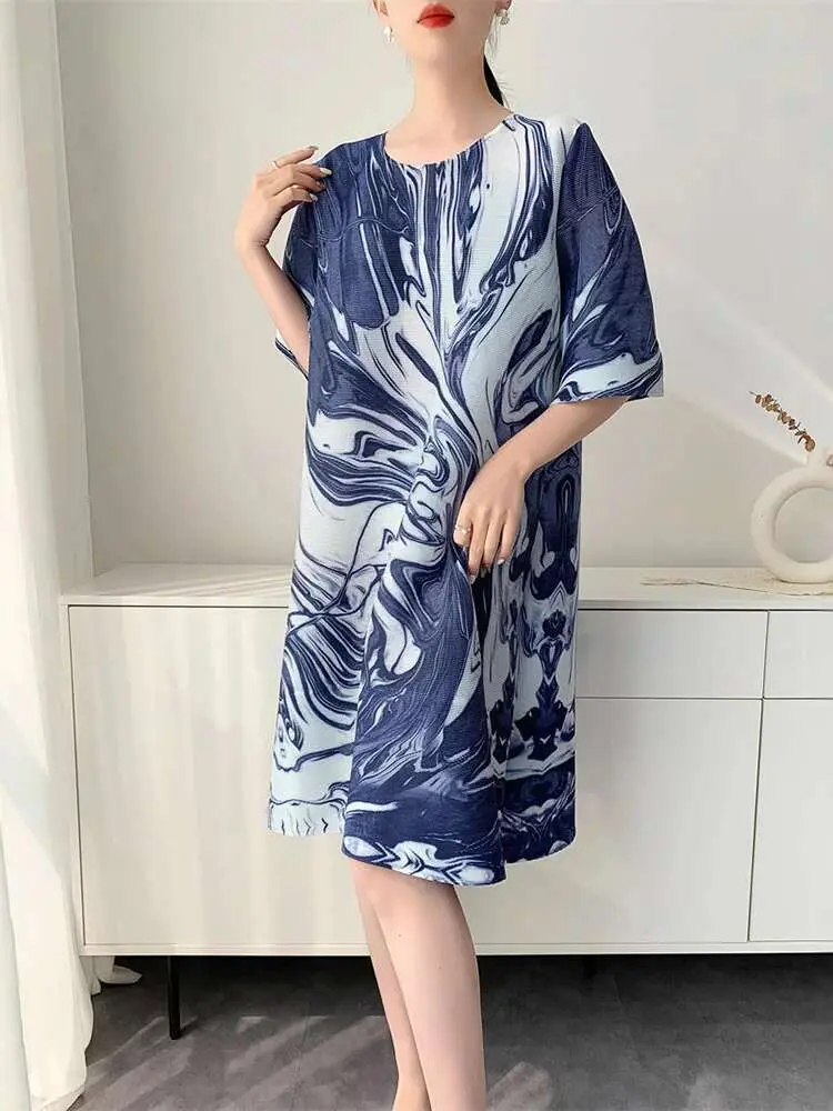 LANMREM Summer Printting Pleated Dress For Women 2025 New Loose Causal Round Collar Half Sleeve Knee Length Dresses Chic 2DB2878