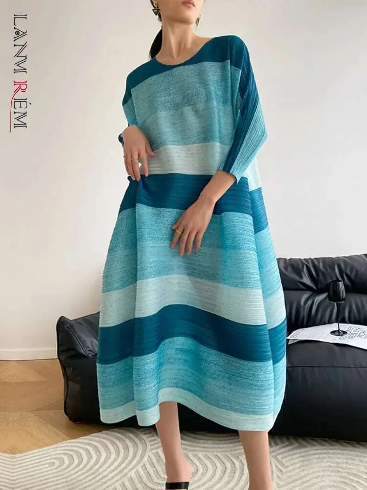 LANMREM Striped Pleated Loose Dress For Women 2025 Spring Round Neck Color Block Casual Dresses Female Fashion Clothes 2R1790
