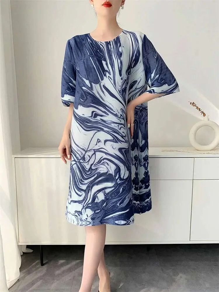LANMREM Summer Printting Pleated Dress For Women 2025 New Loose Causal Round Collar Half Sleeve Knee Length Dresses Chic 2DB2878
