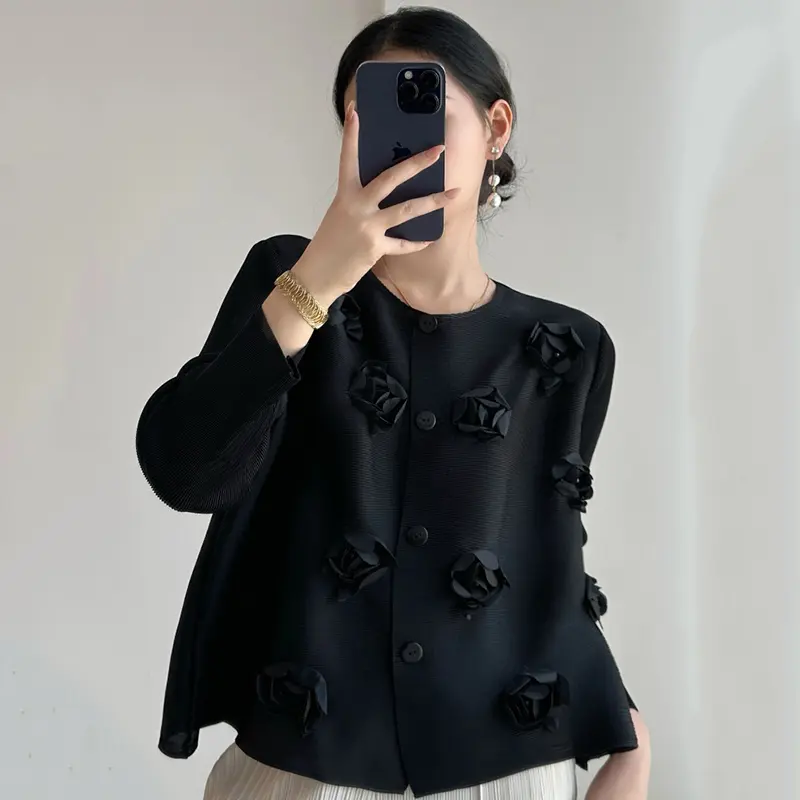 LANMREM Three-dimensional Flower Bead Embroidered Pleated Shirts For Women Single Breasted Elastic Thin Top 2025 New 2DB2277