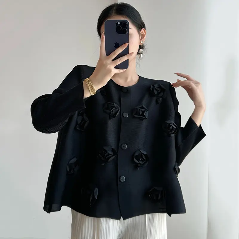 LANMREM Three-dimensional Flower Bead Embroidered Pleated Shirts For Women Single Breasted Elastic Thin Top 2025 New 2DB2277