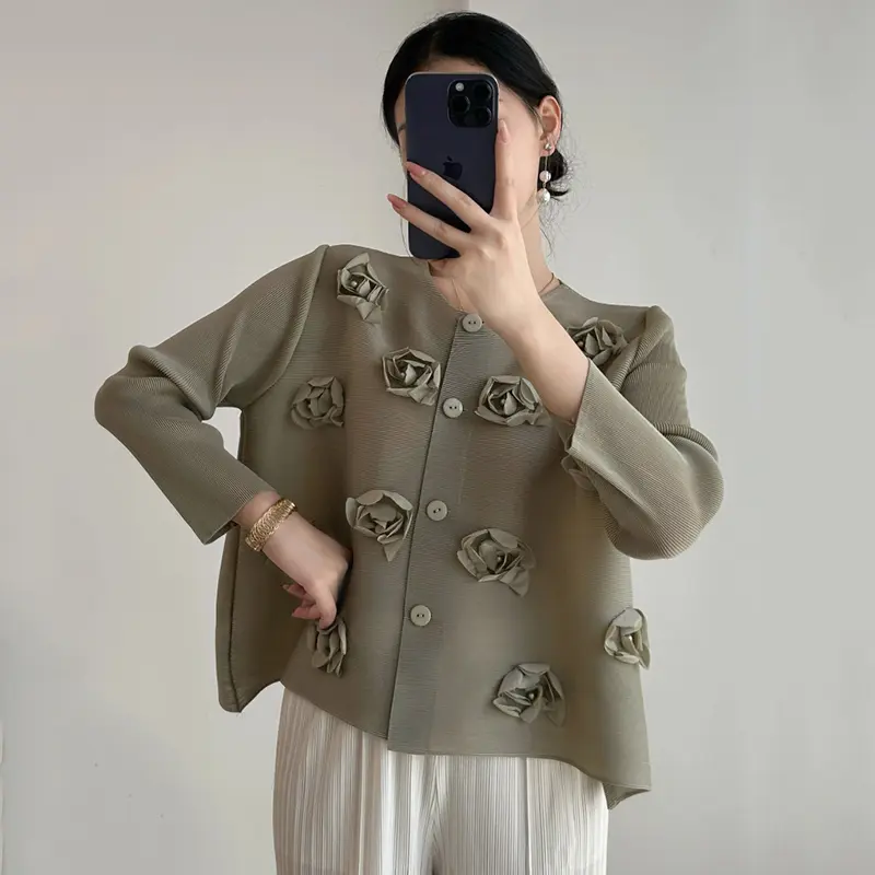 LANMREM Three-dimensional Flower Bead Embroidered Pleated Shirts For Women Single Breasted Elastic Thin Top 2025 New 2DB2277