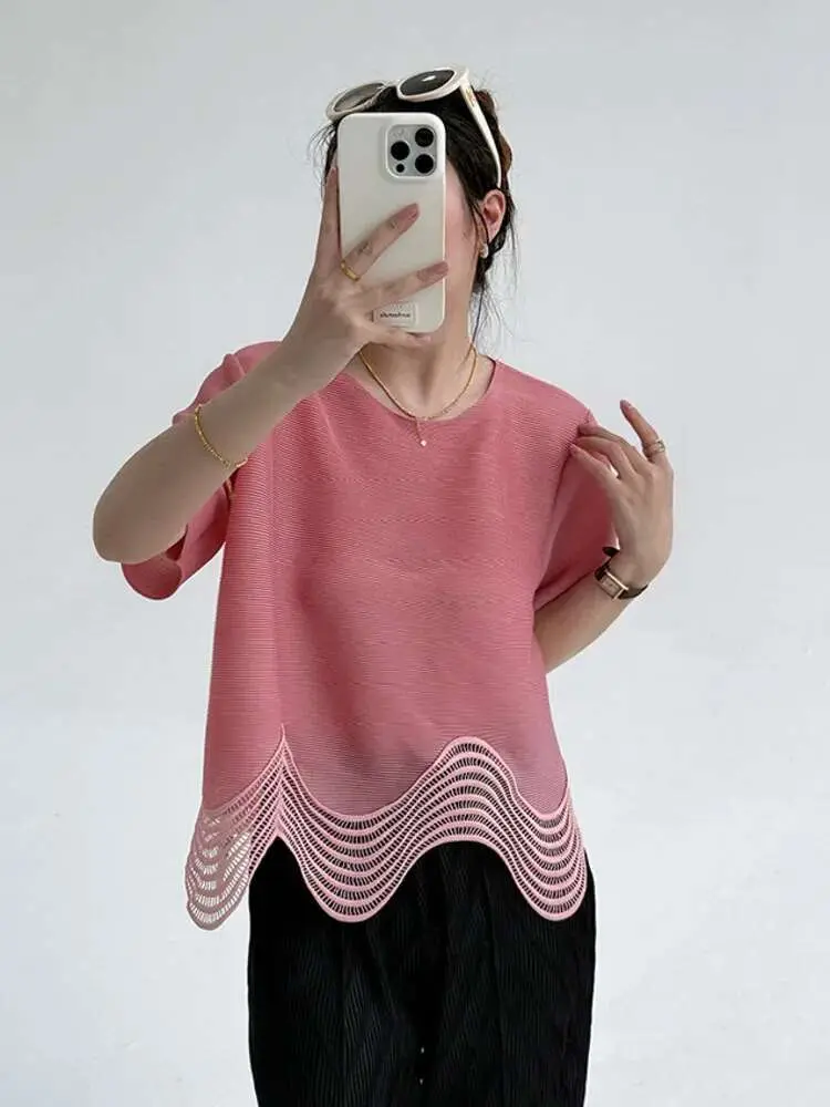 LANMREM Black Hollow Out Round Neck Pleated T-shirt For Women 2025 New Loose Temperament Irregular Wave Hem Short Sleeve Top