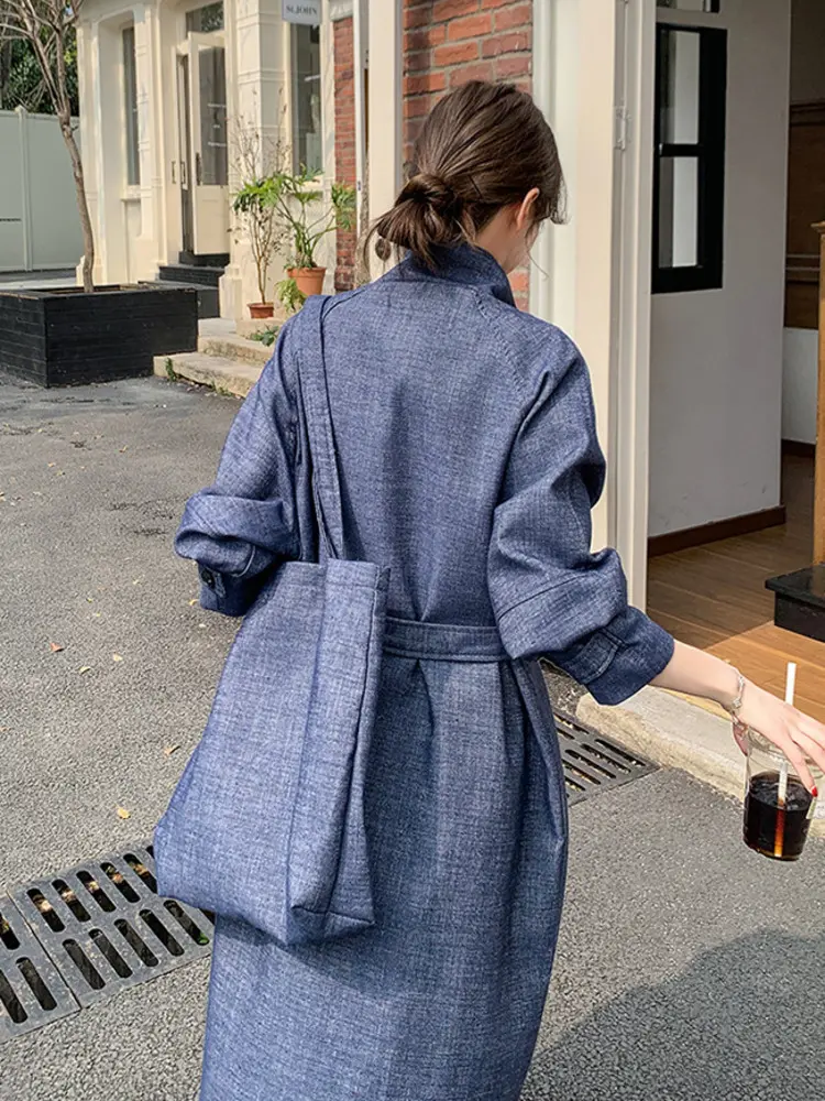 LANMREM Women's Loose Denim Trench Coat With Bag 2025 New Single Breasted Windbreaker Tide Lapel Long Coats Korean Chic 2DB2750
