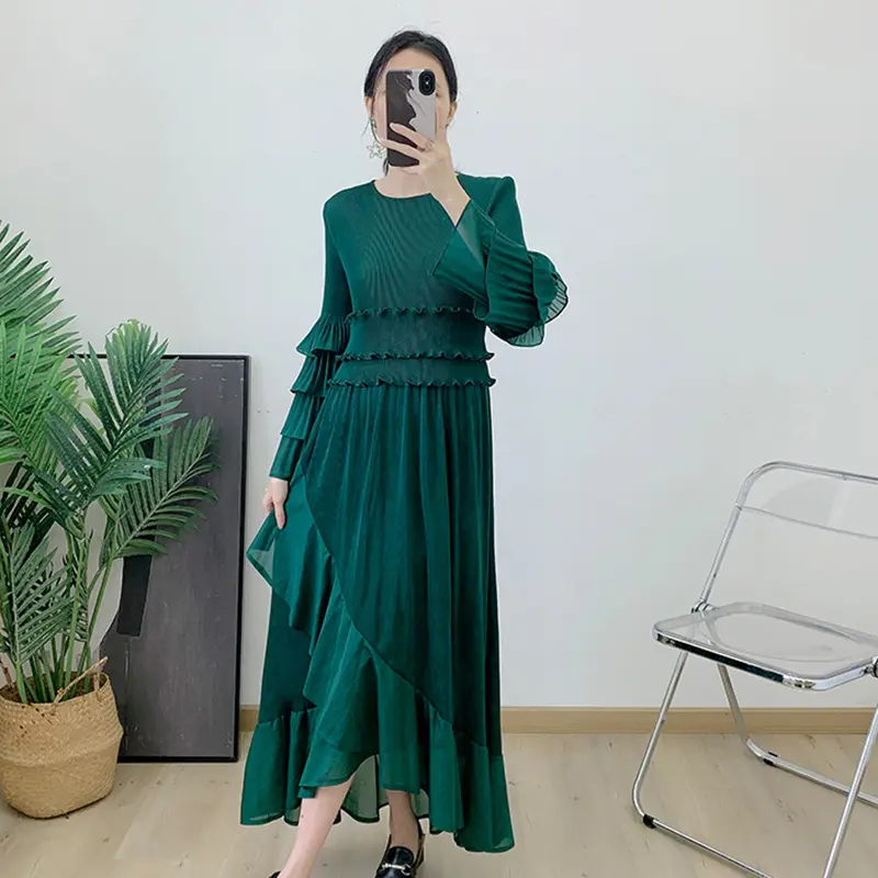 LANMREM Ruffles Pleated Dress For Women Round Neck Long Sleeves Fungus Stitching Solid Color Festival Clothing 2025 New 2C1300