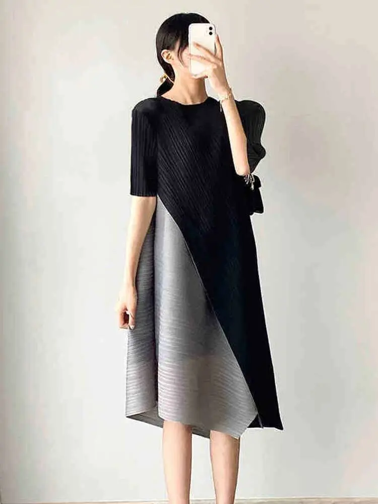 LANMREM Elegant Women's Color Contrast Pleated Dress Fashion 2025 Summer New Round Neck Sleeveless Temperament Dresses 2DE578