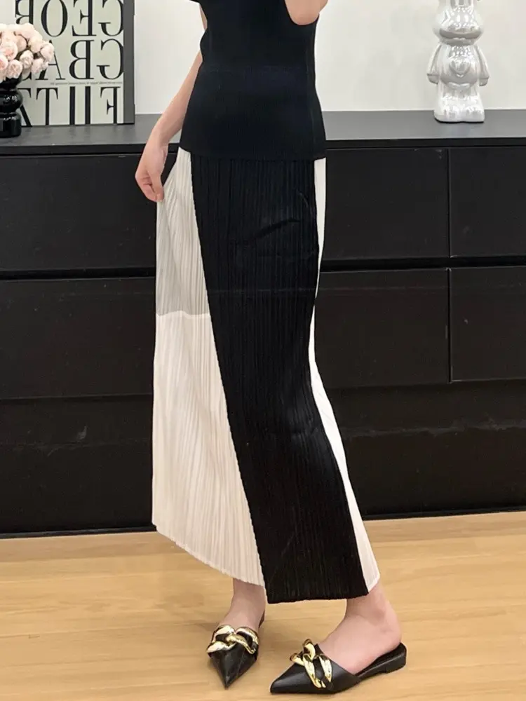 LANMREM Pleated 2025 New Niche Design Women's Skirt Simple High-end Casual Fashion Black And White Colorblock Patchwork Skirts