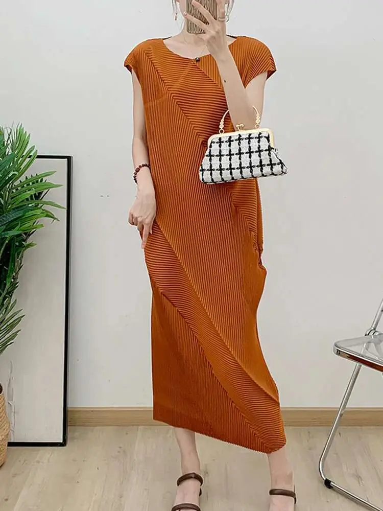 LANMREM Minimalism Pleated Dress For Women O-neck Sleeveless Solid Color Casual Dresses 2024 Female Summer New Clothing 2Z2989
