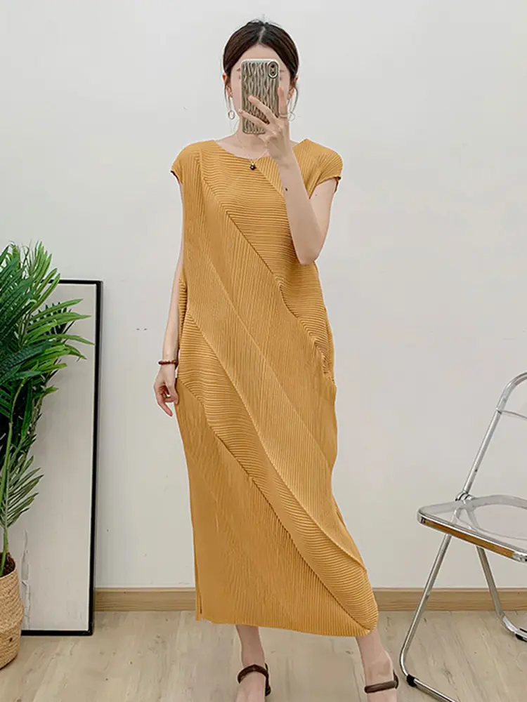 LANMREM Minimalism Pleated Dress For Women O-neck Sleeveless Solid Color Casual Dresses 2024 Female Summer New Clothing 2Z2989