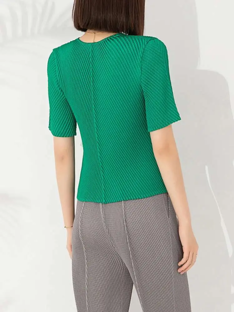 LANMREM Minimalism Pleated T-shirt For Women V-neck Short Sleeves Wave Solid Color Tops Fashion 2024 Summer New Clothing 2Z1693