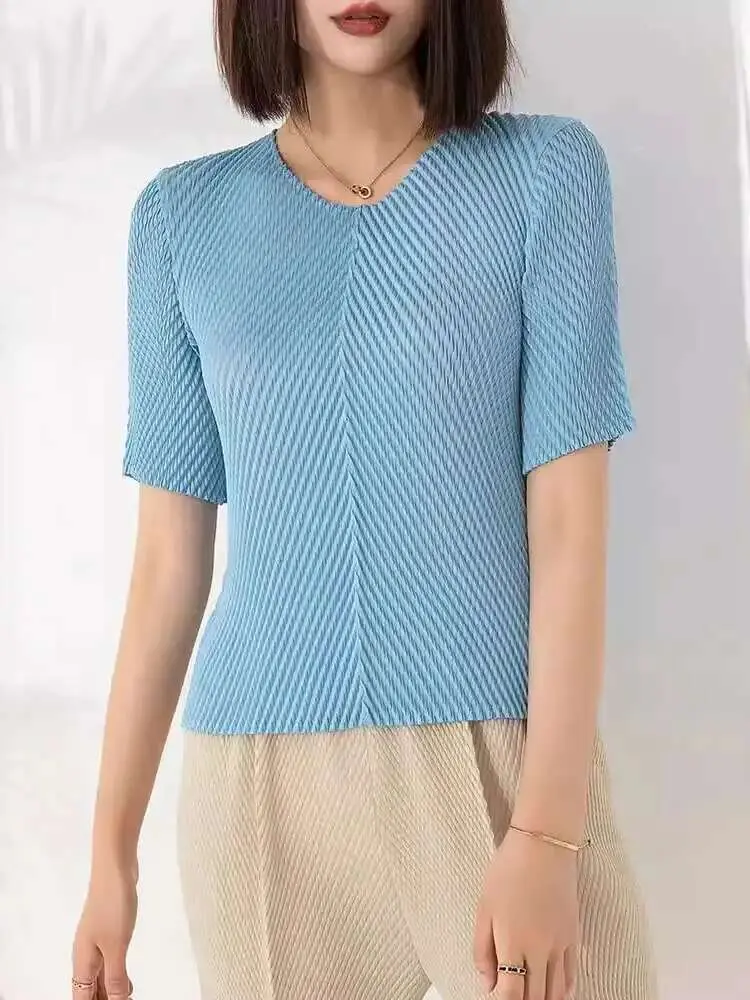 LANMREM Minimalism Pleated T-shirt For Women V-neck Short Sleeves Wave Solid Color Tops Fashion 2024 Summer New Clothing 2Z1693