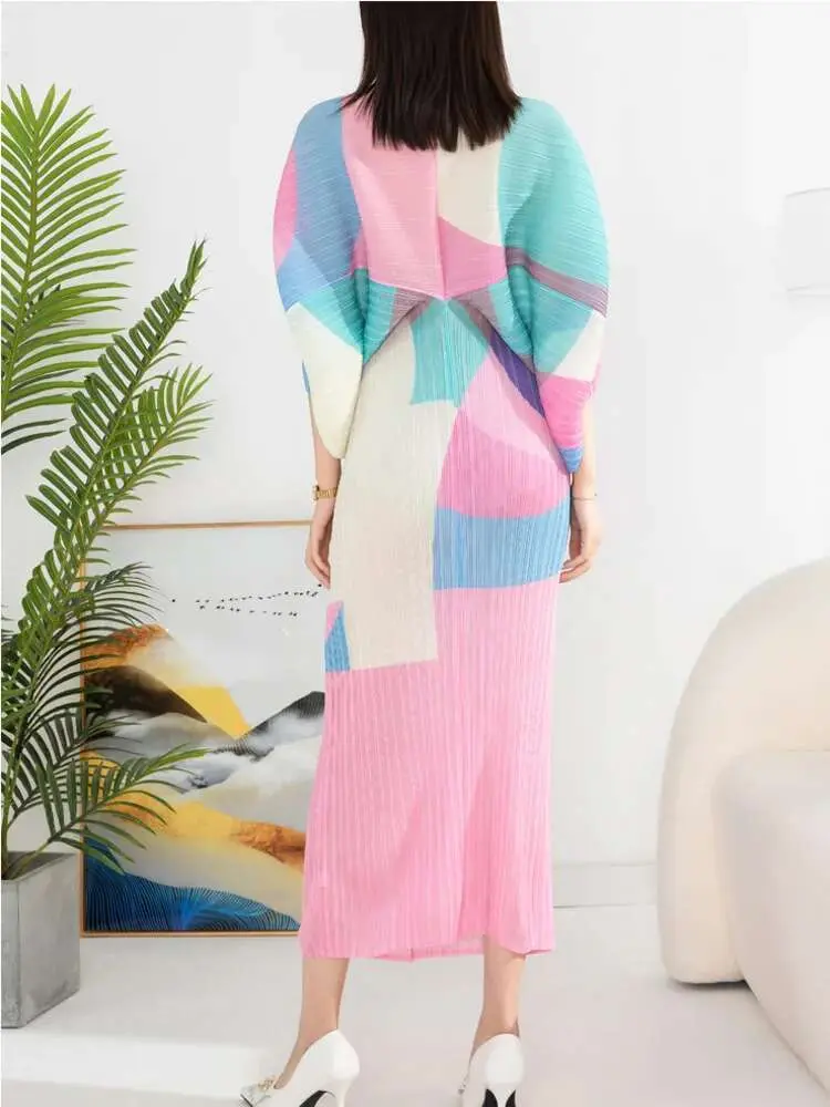 LANMREM Fashion Pleated Dress For Women V-neck Batwing Sleeves Spliced Contrast Color Dresses Female Clothing 2024 New 2YA2012