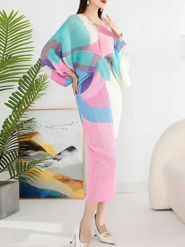 LANMREM Fashion Pleated Dress For Women V-neck Batwing Sleeves Spliced Contrast Color Dresses Female Clothing 2024 New 2YA2012