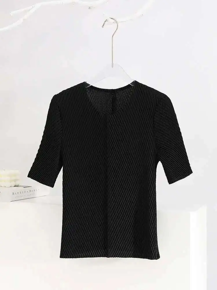 LANMREM Minimalism Pleated T-shirt For Women V-neck Short Sleeves Wave Solid Color Tops Fashion 2024 Summer New Clothing 2Z1693