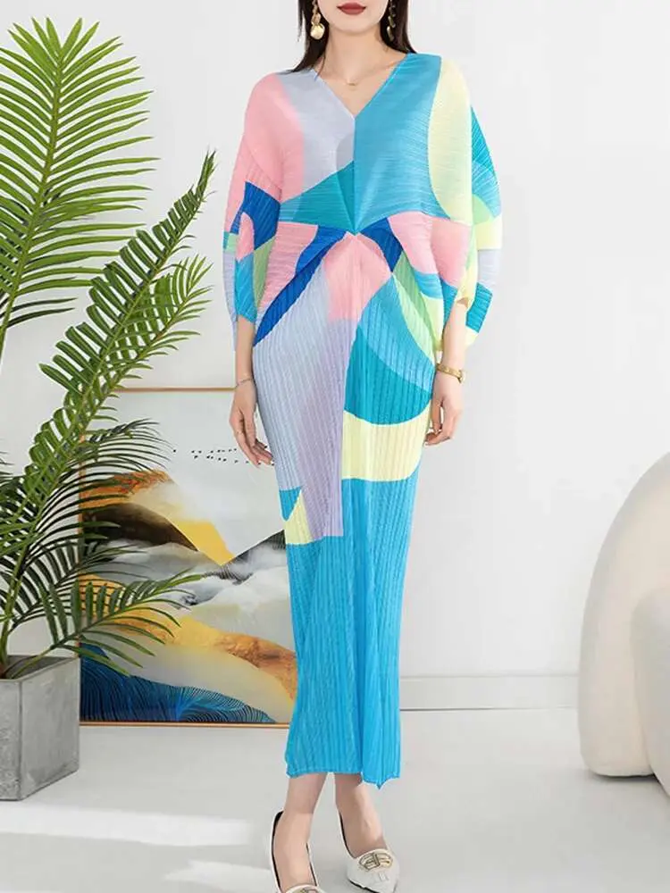 LANMREM Fashion Pleated Dress For Women V-neck Batwing Sleeves Spliced Contrast Color Dresses Female Clothing 2024 New 2YA2012