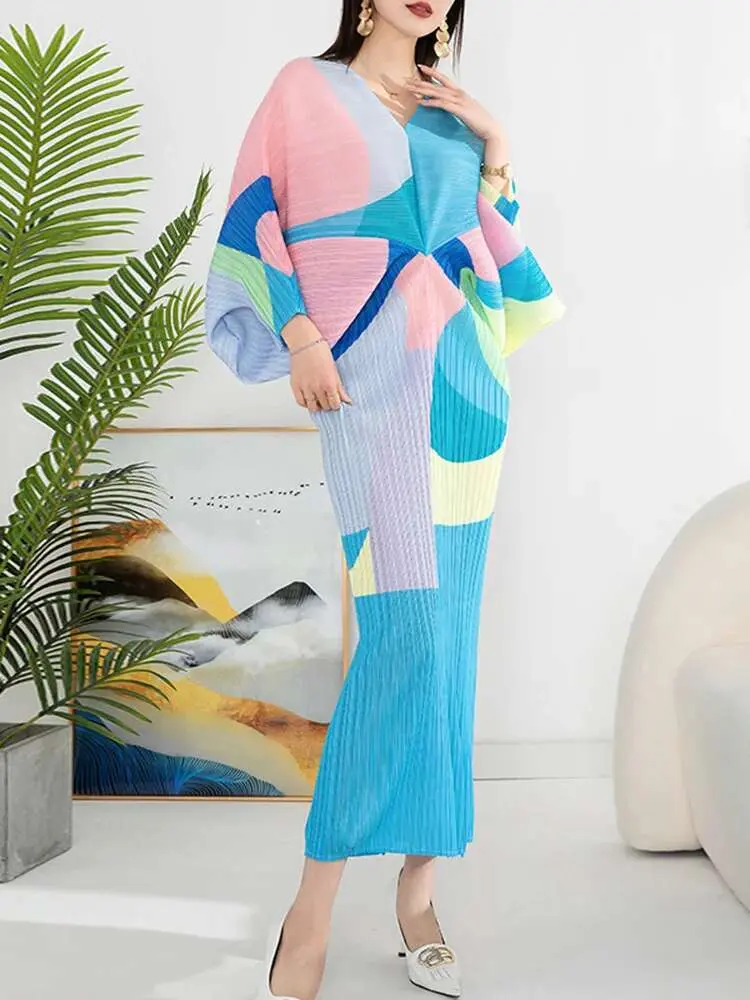 LANMREM Fashion Pleated Dress For Women V-neck Batwing Sleeves Spliced Contrast Color Dresses Female Clothing 2024 New 2YA2012
