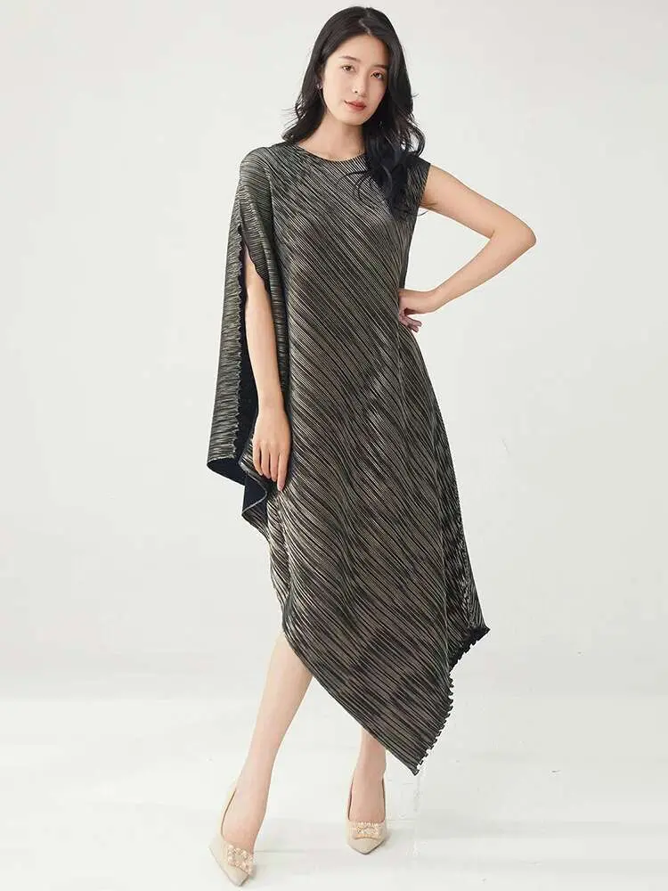 LANMREM Women's Pleated Dress Hot Gold Irregular O-Neck Temperament Elegant Long Dresses Female Fashion 2025 Summer New 2DE262
