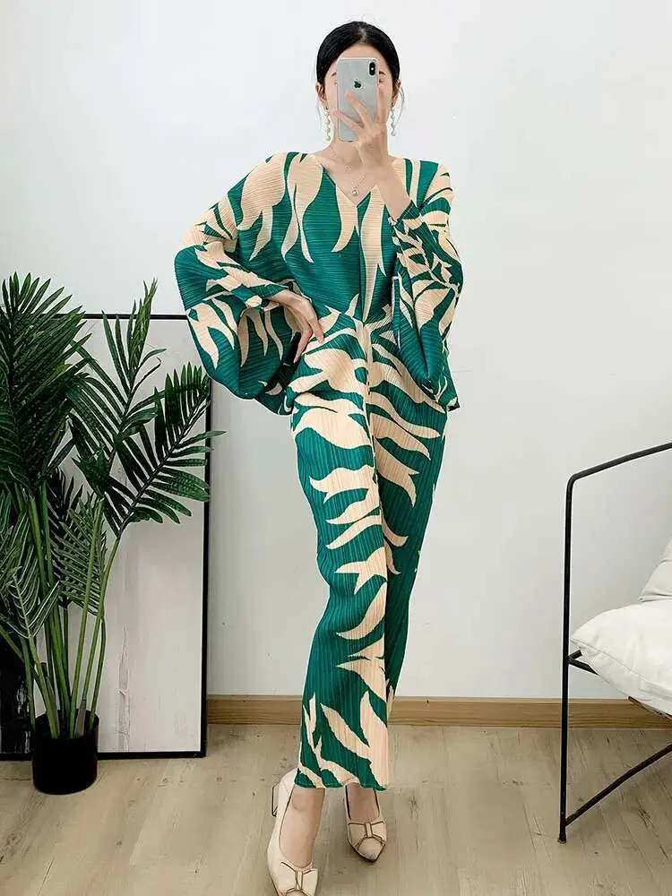 LANMREM Printed Elegant Pleated Dress V Neck Batwing Sleeve Mid Length Dresses For Women 2025 New Spring Clothing 2Q1195