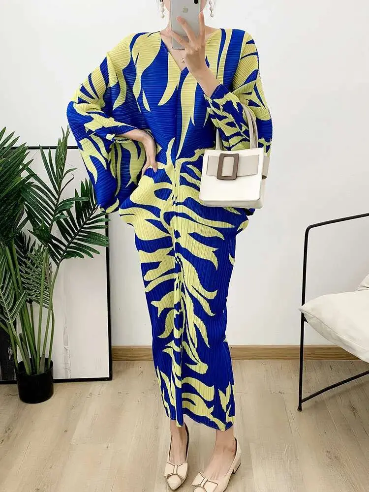 LANMREM Printed Elegant Pleated Dress V Neck Batwing Sleeve Mid Length Dresses For Women 2025 New Spring Clothing 2Q1195