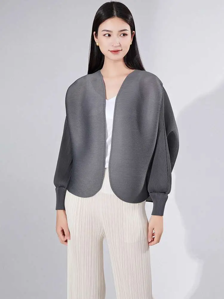 LANMREM Versatile Pleated Shawl Top Women's High-end Batwing Sleeves Solid Color Outerwear Loose Shirt 2024 Spring New 2DA2222