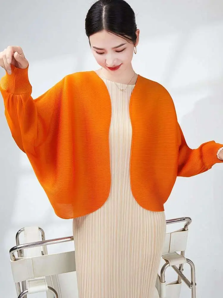 LANMREM Versatile Pleated Shawl Top Women's High-end Batwing Sleeves Solid Color Outerwear Loose Shirt 2024 Spring New 2DA2222