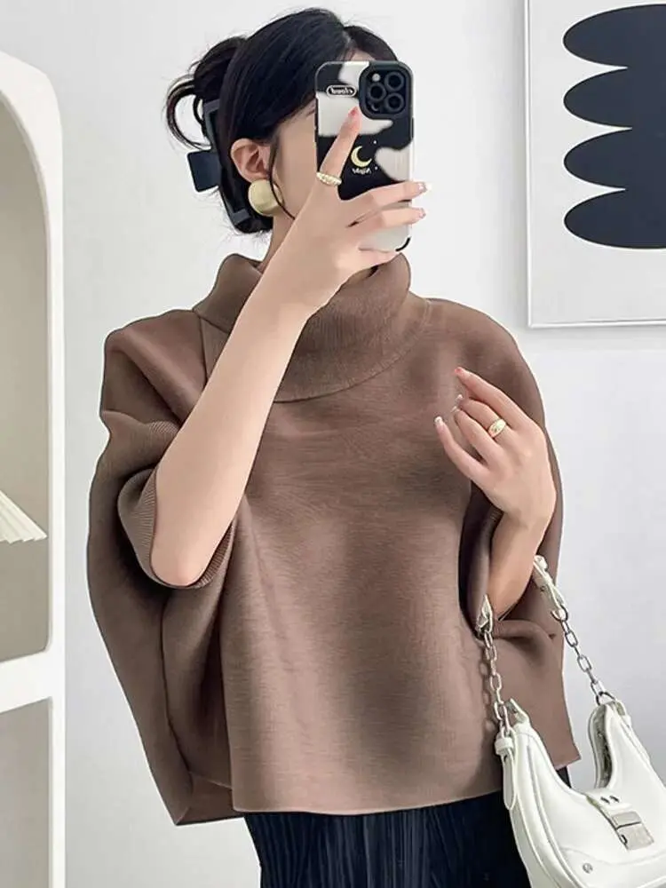 LANMREM Batwing Sleeves Pleated T-shirt For Women Lapel Solid Color Loose Big Size Female Casual Top 2025 Summer New 2DA6800