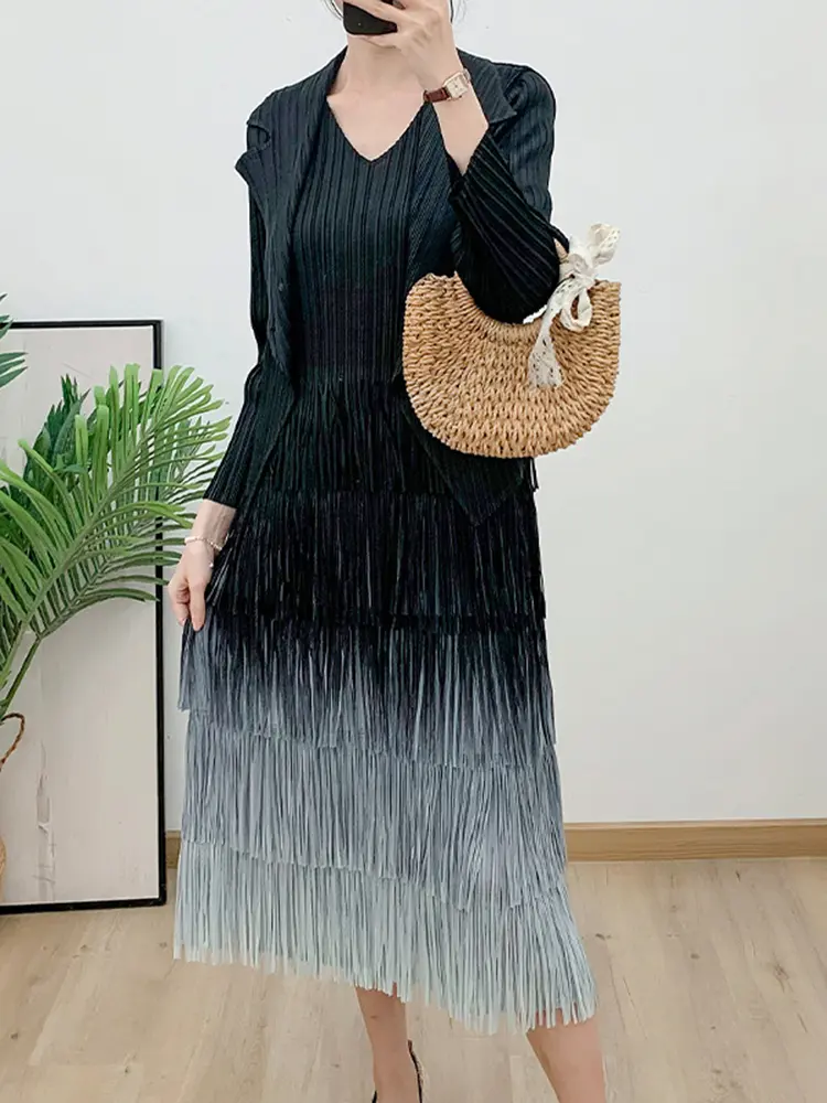 LANMREM Gradient Tassel Pleated Set For Women 2025 New Lightlweight Suit Coat And Sleeveless V Collar Dresses Chic Cloth 2DB3551