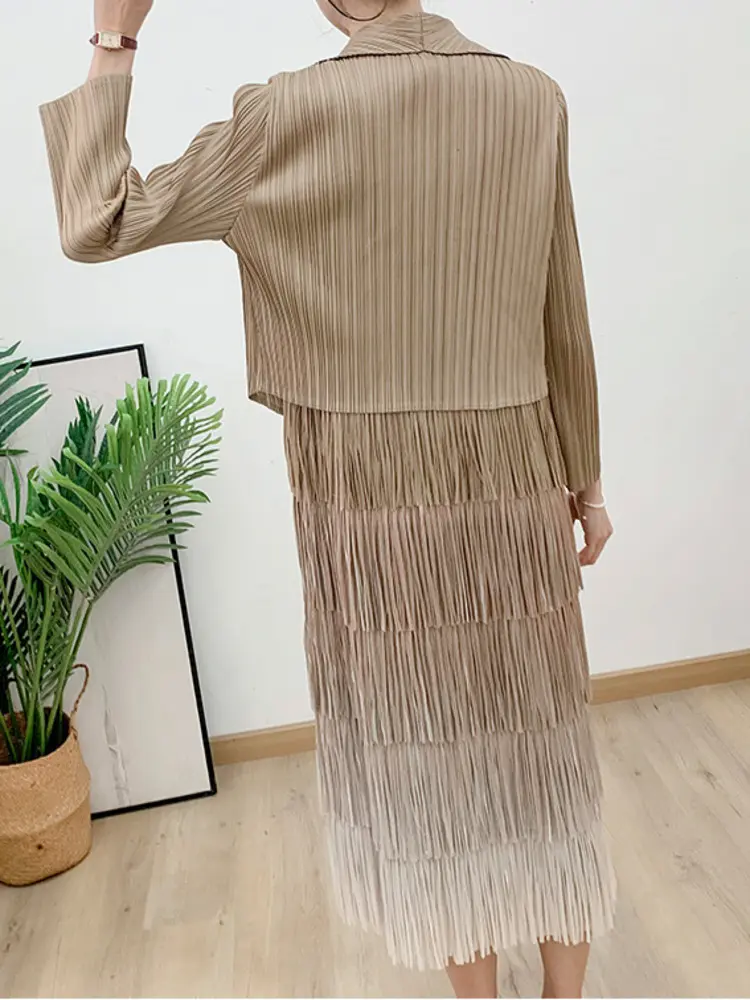 LANMREM Gradient Tassel Pleated Set For Women 2025 New Lightlweight Suit Coat And Sleeveless V Collar Dresses Chic Cloth 2DB3551