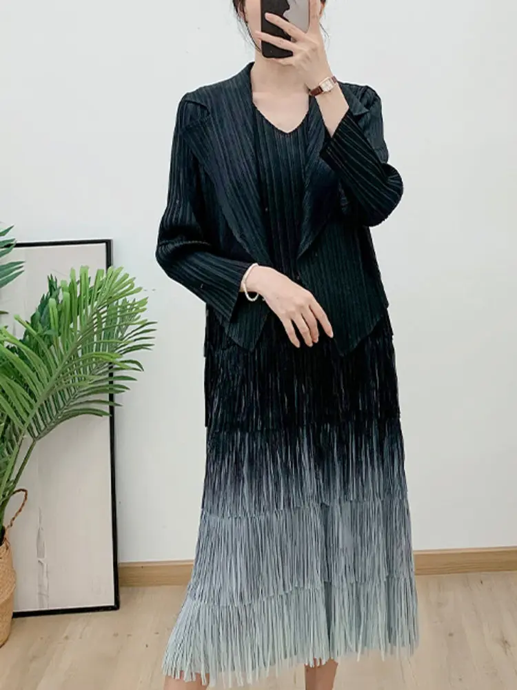 LANMREM Gradient Tassel Pleated Set For Women 2025 New Lightlweight Suit Coat And Sleeveless V Collar Dresses Chic Cloth 2DB3551