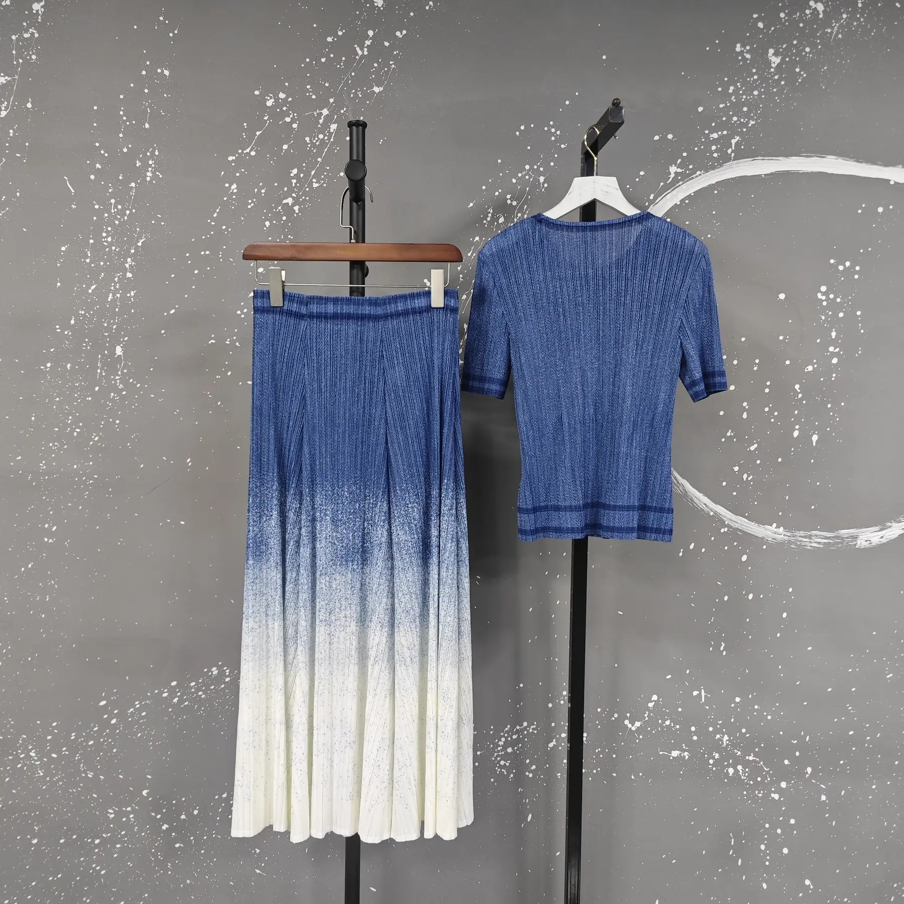 LANMREM 2025 New Two Pieces Set Temperament Pleated Women's Dress Summer Short Sleeve Printting Gradient Clothing Chic 2DB3438