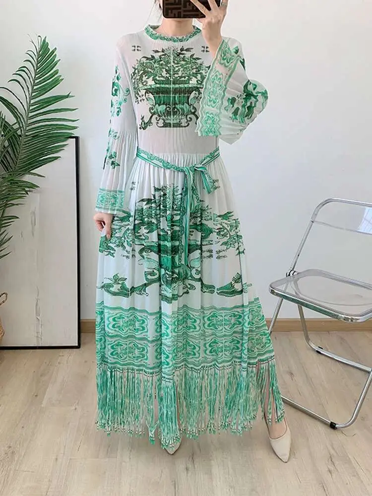 LANMREM Fashion Printing Long Dress With Flare Sleeves Tassel Pleated Vintage Dresses Female Party Clothing 2025 New 2DB2424