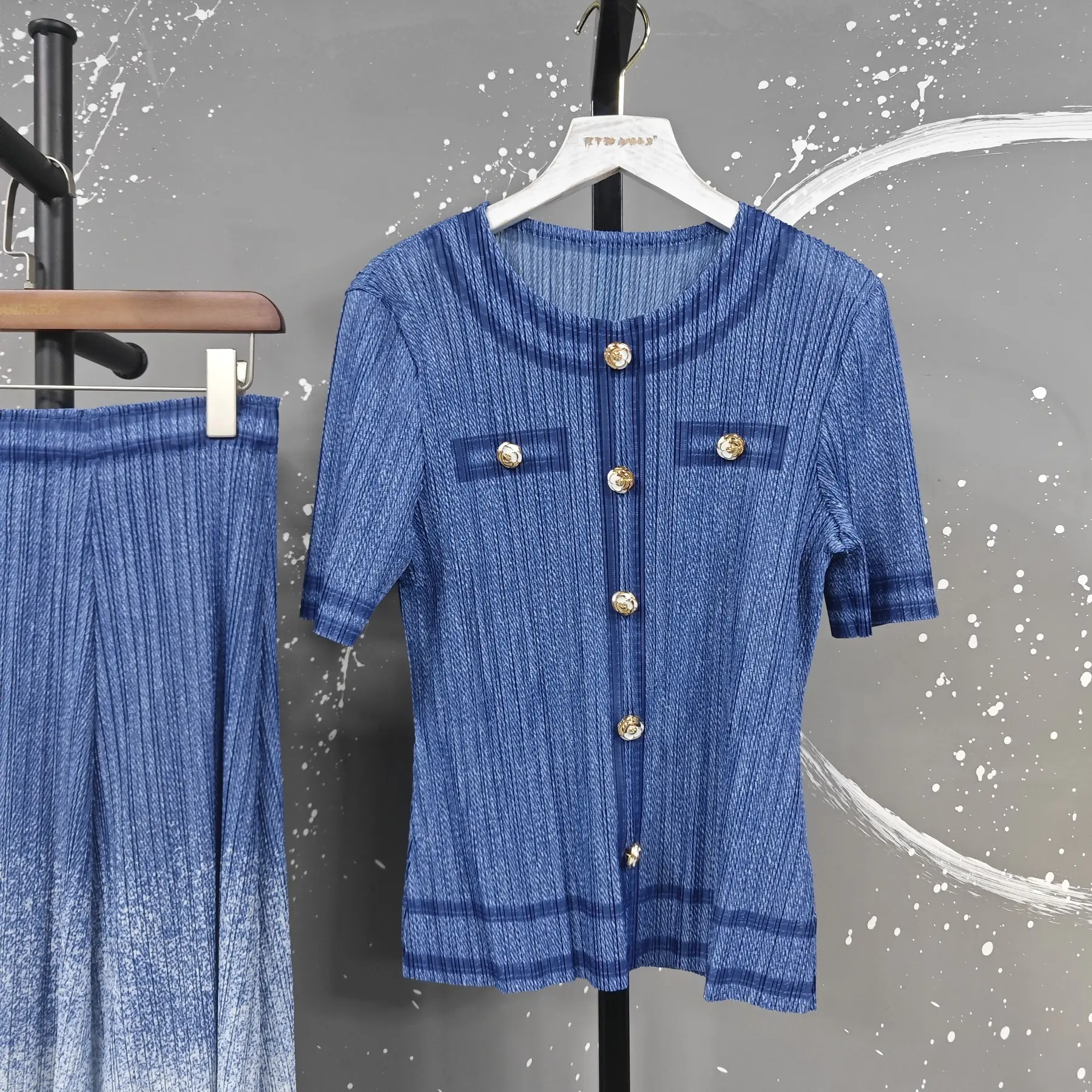 LANMREM 2025 New Two Pieces Set Temperament Pleated Women's Dress Summer Short Sleeve Printting Gradient Clothing Chic 2DB3438