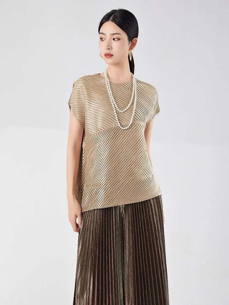 LANMREM Bronzing Pleated T-shirt For Women O-neck Shoort Sleeves Irregular Solid Color Tops Fashion 2024 Summer New 2Z1383