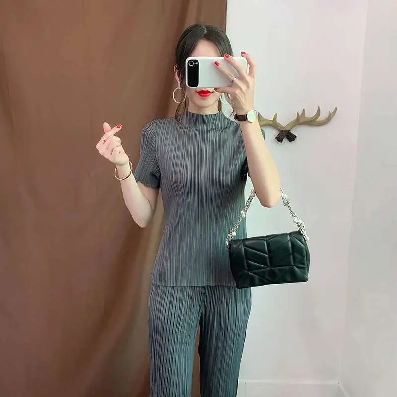 LANMREM Black Stand-up Collar Short-sleeved Pleated Loose Plus Woman T-shirt Casual Simple Fashion 2025 Spring New TV737
