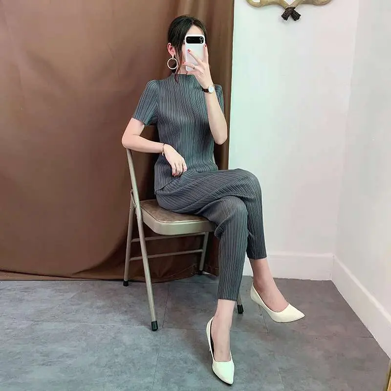 LANMREM Black Stand-up Collar Short-sleeved Pleated Loose Plus Woman T-shirt Casual Simple Fashion 2025 Spring New TV737