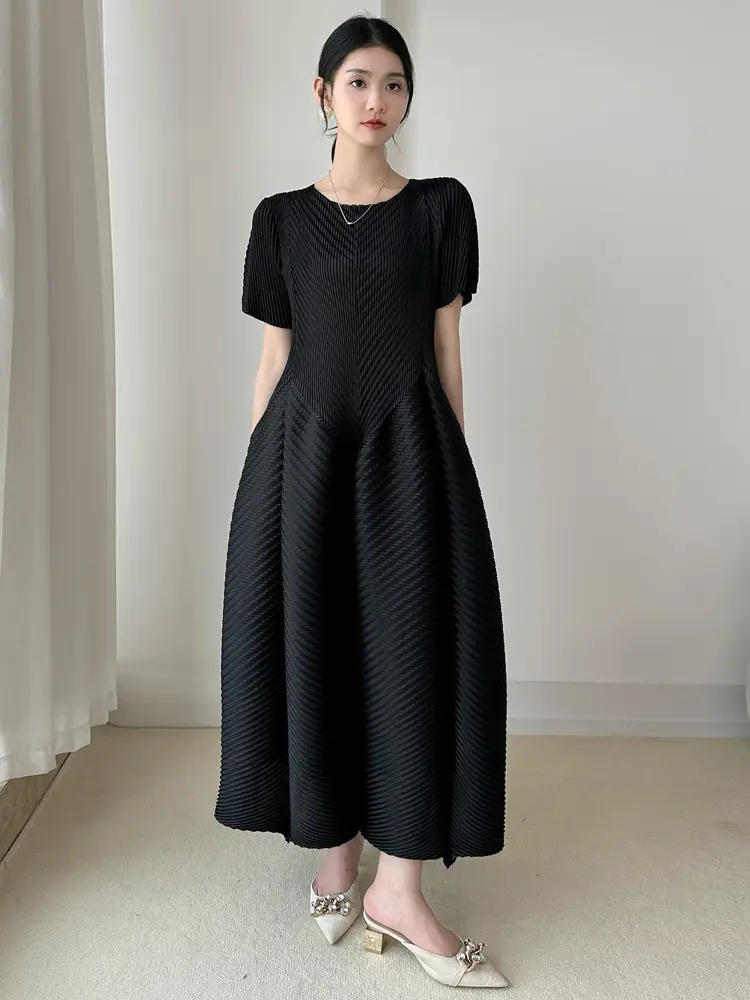 LANMREM High End Purple Pleated Women's Dress 2025 New Round Neck Short Sleeved Spliced Design Ball Gown Summer Dresses 2DB3489