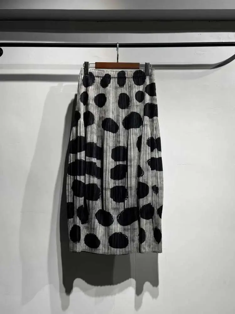 LANMREM Pleated Design Black Polka Dot Half Skirt Slimming Temperamentversatile Elastic Waist Green Skirts 2025 New 2DB3253