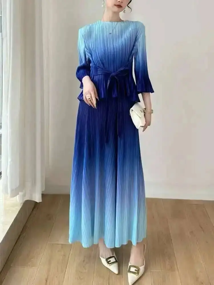 LANMREM Fashion Women's Gradient Two-piece Set 2025 New Round Neck Long Sleeve Lace-up Tops Skirt Pleated Sets Spring New 2DE345