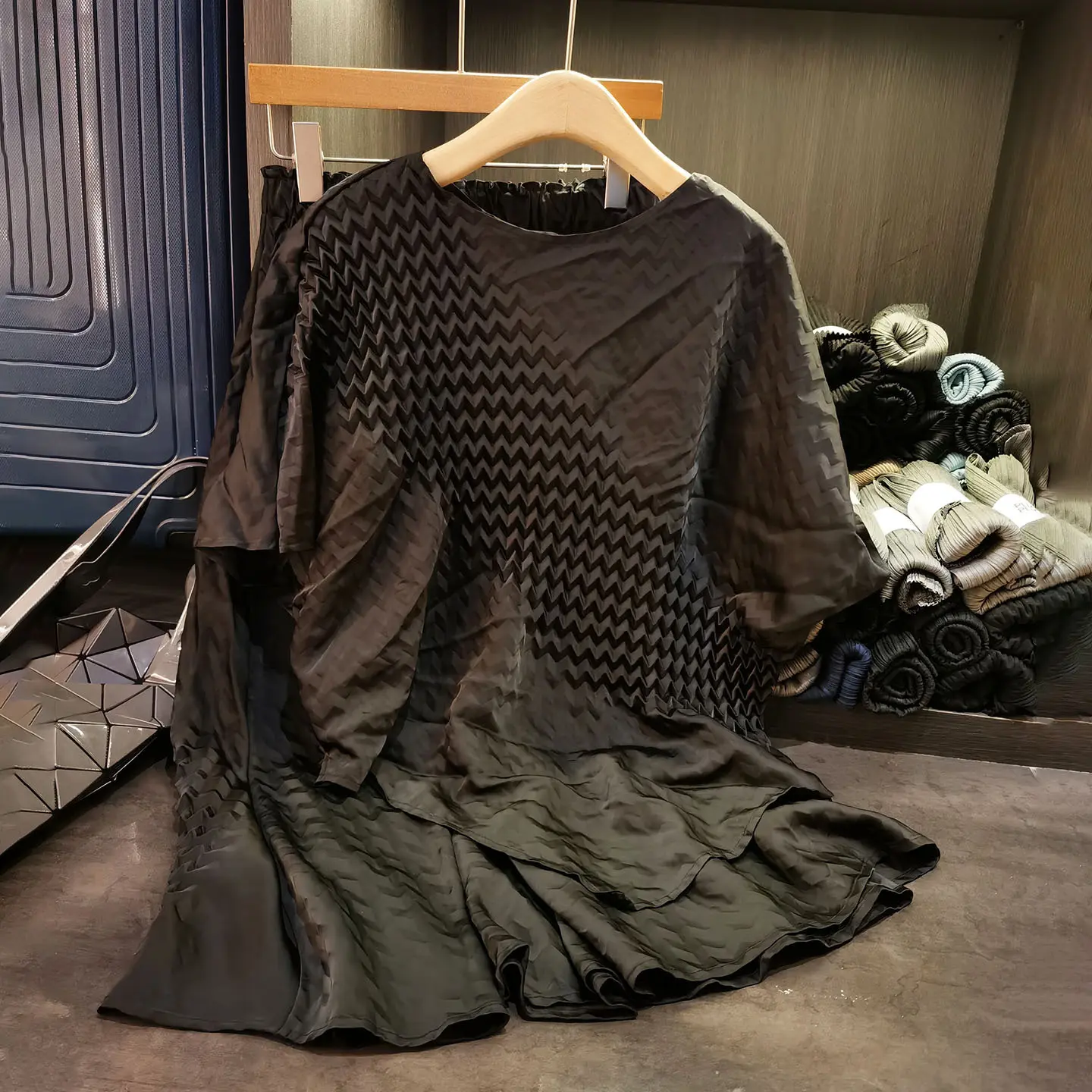 LANMREM Irregular Pleated Spliced Design Women's Two Pieces Set Elastic Loose Pullover T-shirt And Casual Skirt Sets 2DB3755