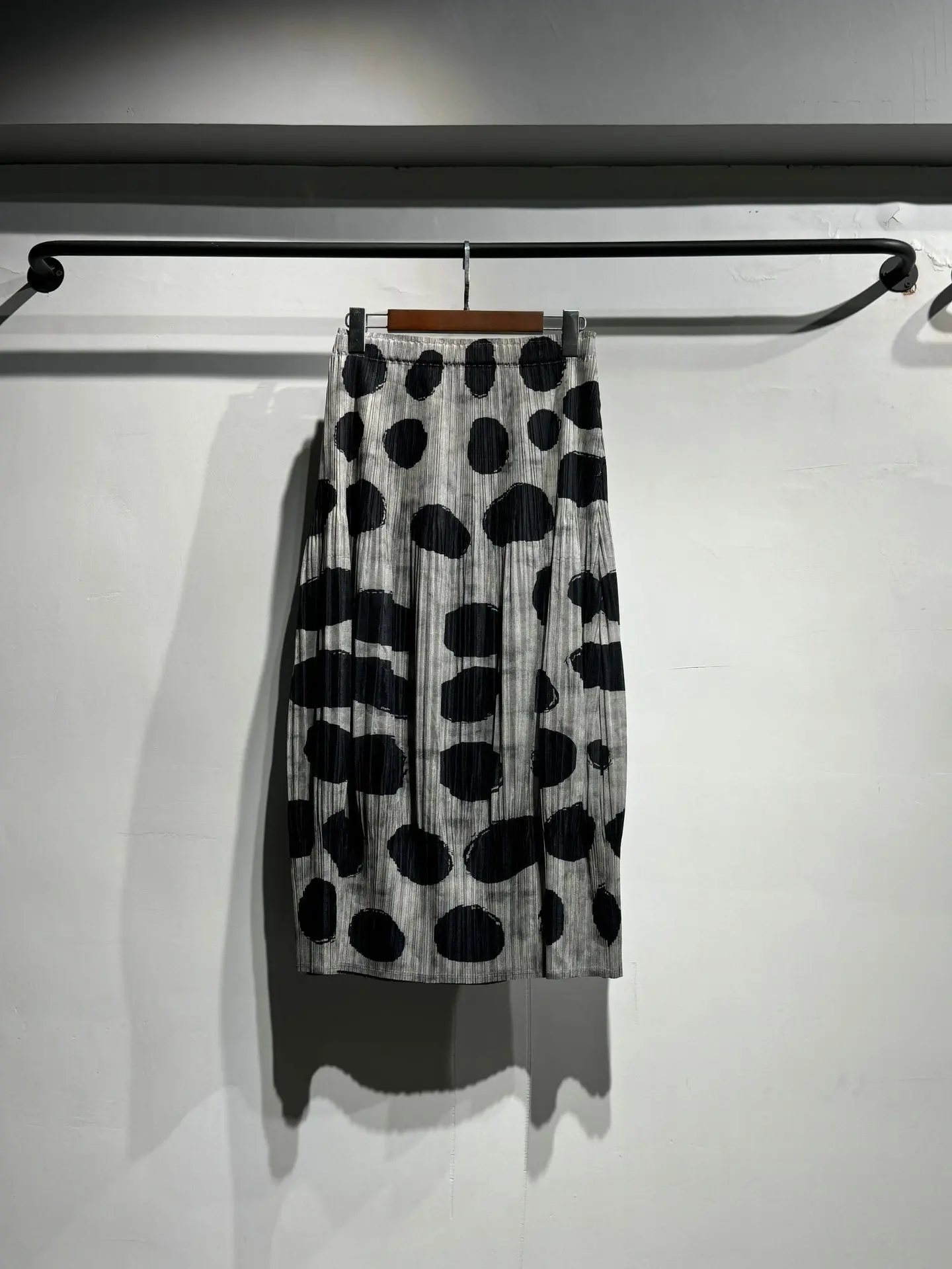 LANMREM Pleated Design Black Polka Dot Half Skirt Slimming Temperamentversatile Elastic Waist Green Skirts 2025 New 2DB3253